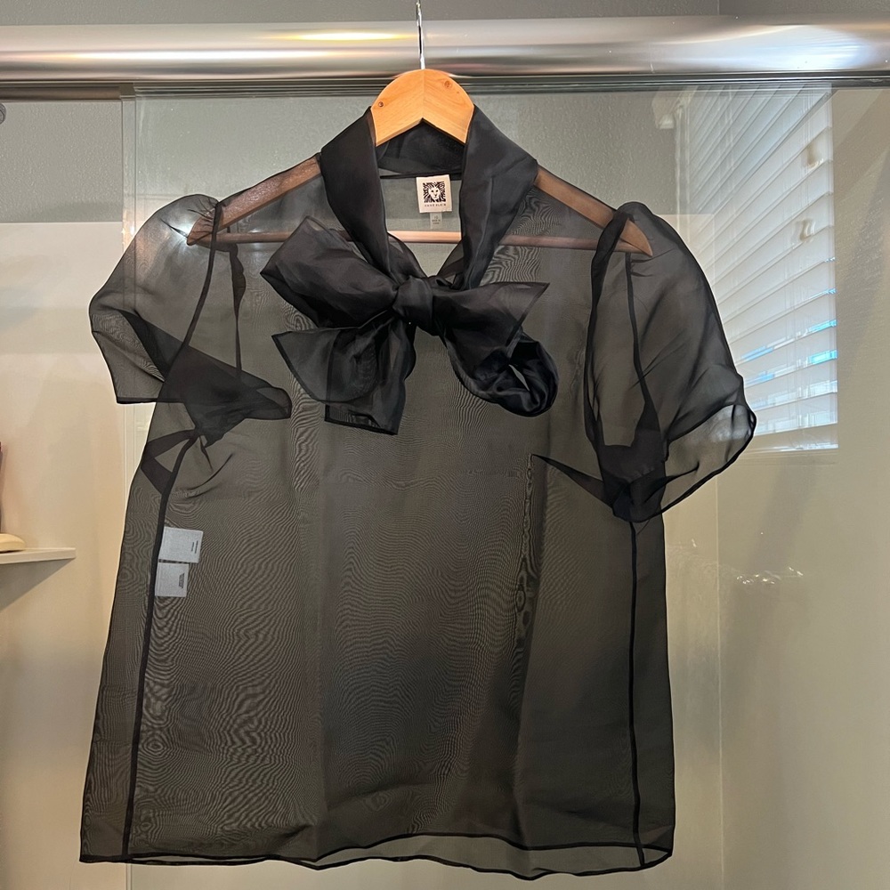 Black sheer Anne Klein bow neck top. Sz 10